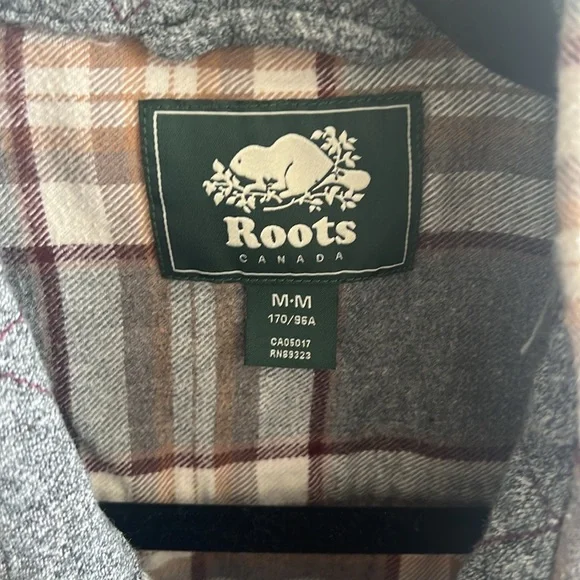 Roots | Button Up - Picture 2 of 4